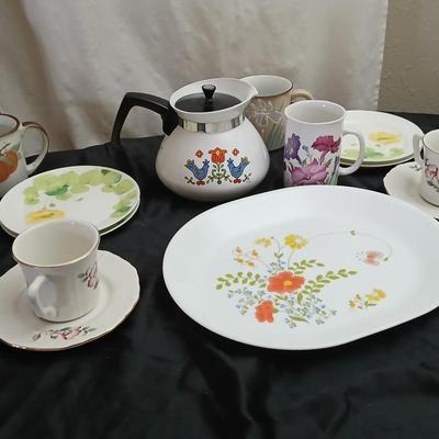 Vintage 1975 Corning Country Festival Blue Birds Coffee Tea Pot 6 Cups with platter, Mikasa dessert plates and mugs