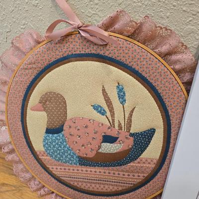 Assortment of home decor and artwork - Ducks and home sweet home