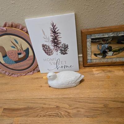 Assortment of home decor and artwork - Ducks and home sweet home
