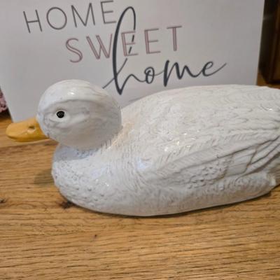 Assortment of home decor and artwork - Ducks and home sweet home