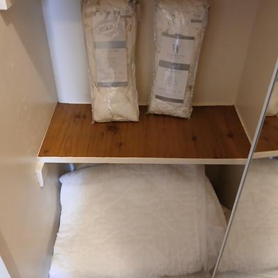 Twin & Queen mixed sheet sets with 3 mattress pads and a bunch of pillowcases