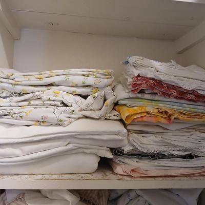 Twin & Queen mixed sheet sets with 3 mattress pads and a bunch of pillowcases