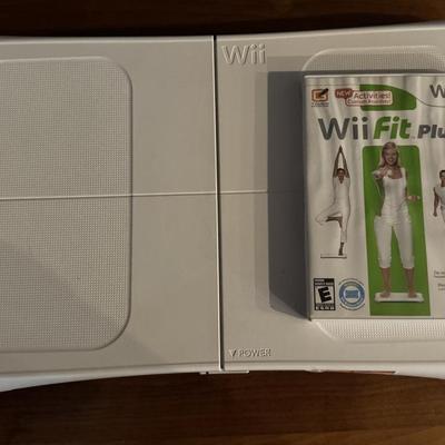 Wii Fit Plus Nintendo Game & Balance Board