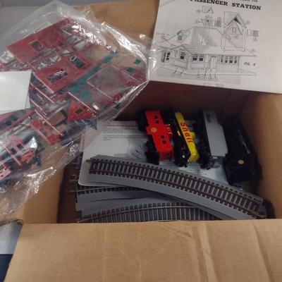 Shell Oil Train HO Scale with Track and Passenger Station