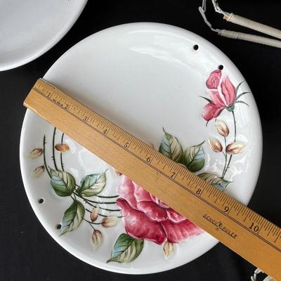 Lot 17 Lefton American Rose 3 Handled trays
