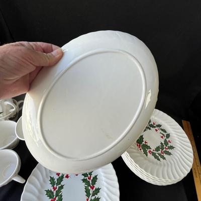 Lot 31 Holly Christmas set
