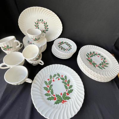 Lot 31 Holly Christmas set