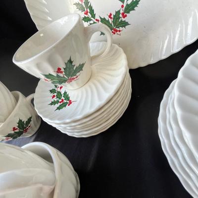 Lot 31 Holly Christmas set