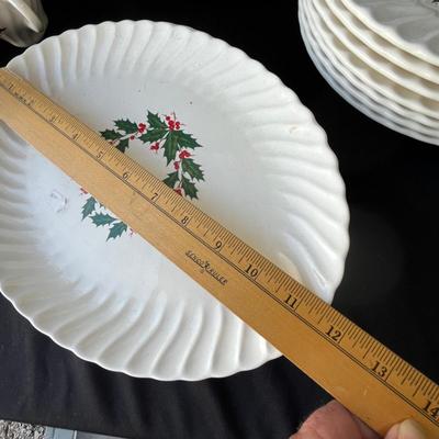 Lot 31 Holly Christmas set