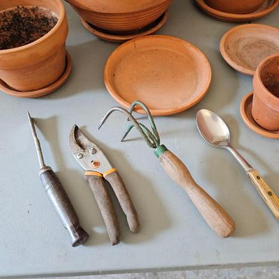 Terra Cotta Pots, Saucers & More (G-JS)
