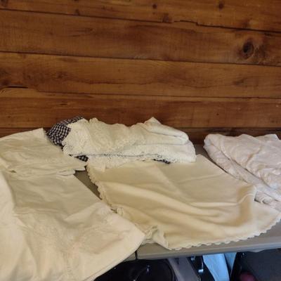 Assorted Table Coverings (Linens #2)
