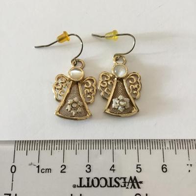 Vintage mid-century mesh, gold tone, angel dangle earrings