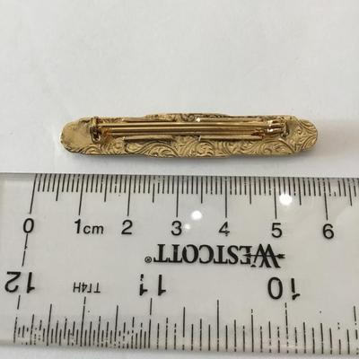 Vintage 1928 company goldtone brooch