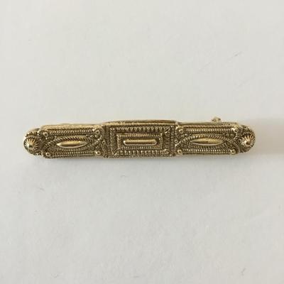 Vintage 1928 company goldtone brooch