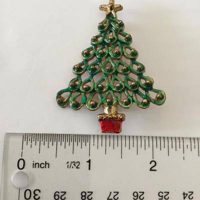 Vintage green enamel Christmas tree brooch