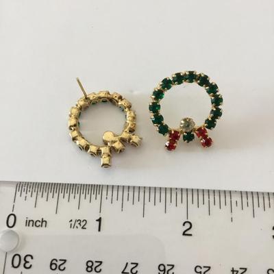 Beautiful, vintage, crystal rhinestone Christmas wreath earrings