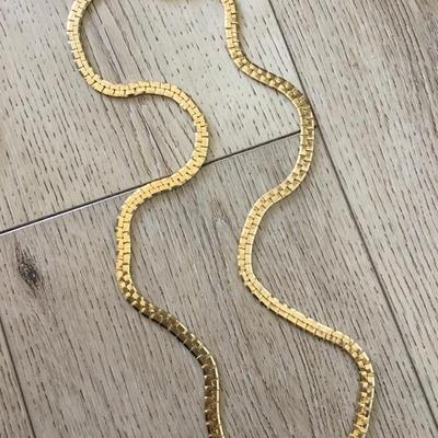 Beautiful vintage, goldtone, flat chain long chain necklace
