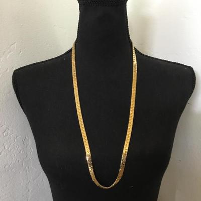 Beautiful vintage, goldtone, flat chain long chain necklace