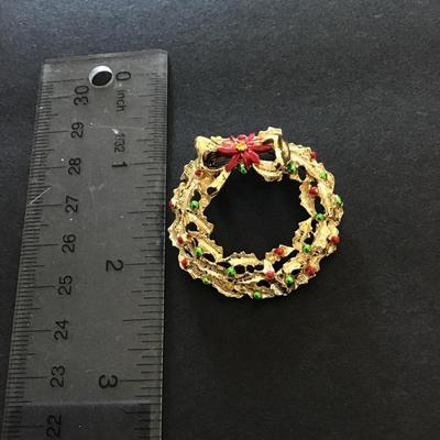 Christmas wreath brooch pin