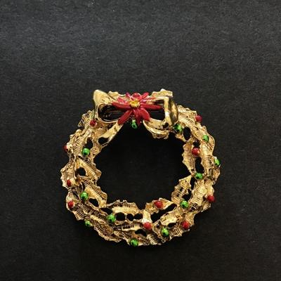 Christmas wreath brooch pin