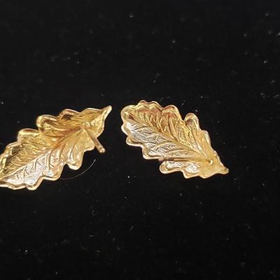 Carved Stone and Gold Leaf Pendants w/ 10K & 14K (ST-KD)