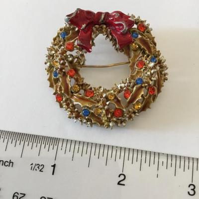 ART vintage enamel rhinestone Christmas wreath brooch 1960s Arthur pepper