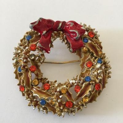 ART vintage enamel rhinestone Christmas wreath brooch 1960s Arthur pepper