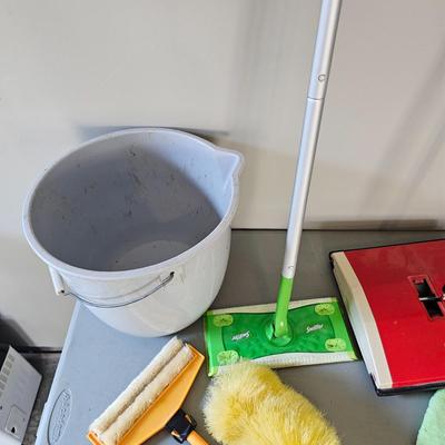 Hoover & Bissell Vacuum Cleaners & Assorted Cleaning Items (G-JS)