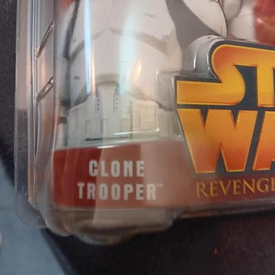 2 SEALED STAR WARS "REVENGE OF THE SITH" ACTION FIGURES