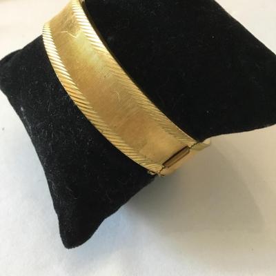 Beautiful vantage, gold tone hinged bangle bracelet with safety clasp