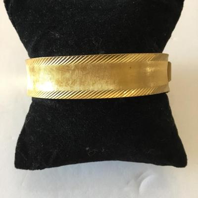 Beautiful vantage, gold tone hinged bangle bracelet with safety clasp