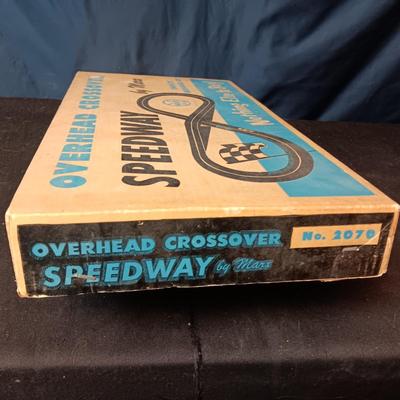 MARX OVERHEAD CROSSOVER SPEEDWAY WITH BAKELITE TRACKS