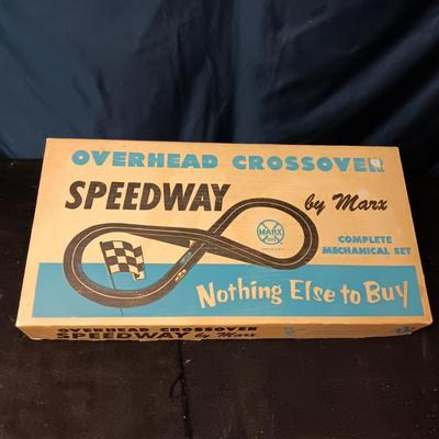 MARX OVERHEAD CROSSOVER SPEEDWAY WITH BAKELITE TRACKS