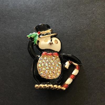Penguin pin brooch