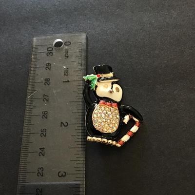 Penguin pin brooch