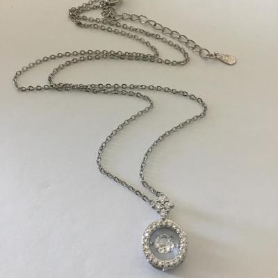 Beautiful 925 sterling silver crystal articulating, Dimond Center pendant necklace very pretty