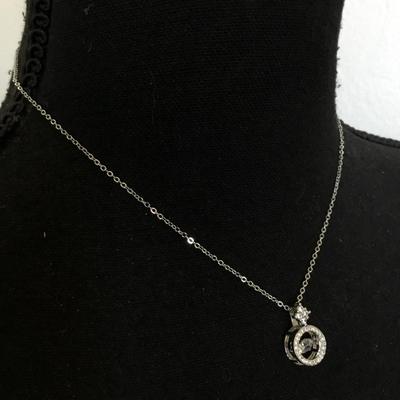 Beautiful 925 sterling silver crystal articulating, Dimond Center pendant necklace very pretty