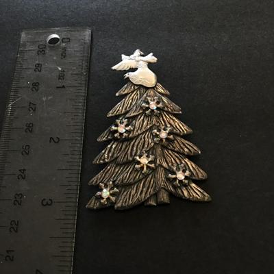 Pretty Christmas tree brooch pin