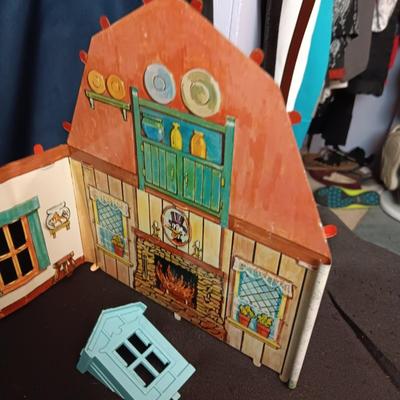 WALT DISNEY PRODUCTIONS CARRY-ALL DOLL HOUSE BY MARX