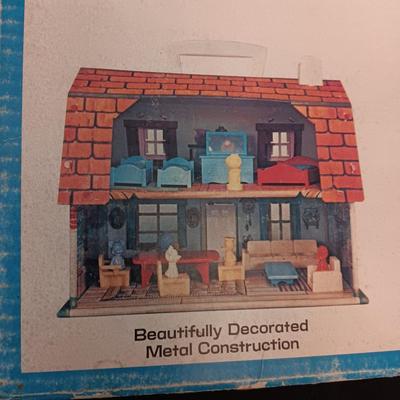 WALT DISNEY PRODUCTIONS CARRY-ALL DOLL HOUSE BY MARX