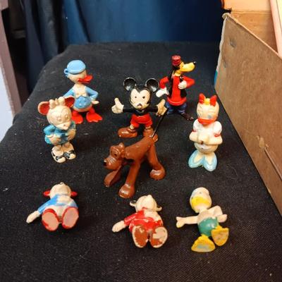 WALT DISNEY PRODUCTIONS CARRY-ALL DOLL HOUSE BY MARX