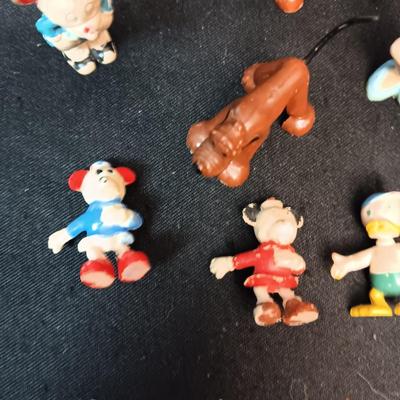 WALT DISNEY PRODUCTIONS CARRY-ALL DOLL HOUSE BY MARX
