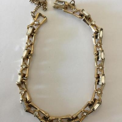 Beautiful vintage gold tone bracelet very nice