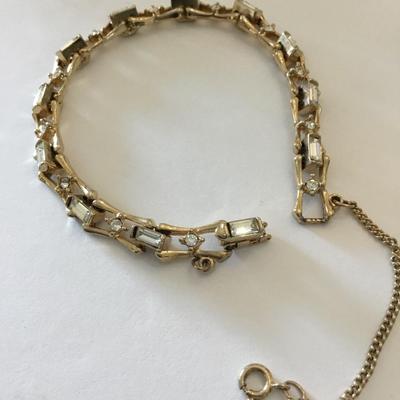 Beautiful vintage gold tone bracelet very nice
