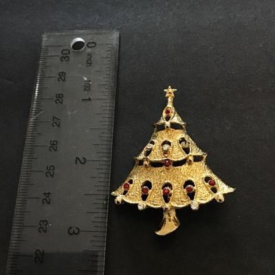 Pretty gold tone Christmas tree brooch