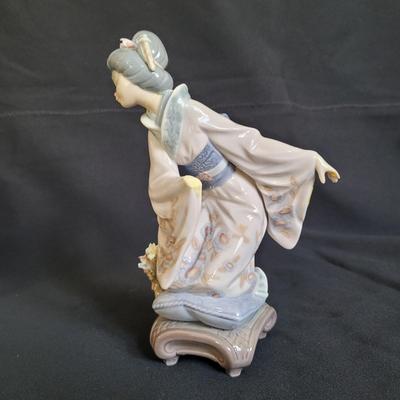 Lladro Porcelain Geisha Figurines (D-EL)