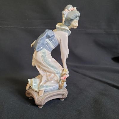 Lladro Porcelain Geisha Figurines (D-EL)