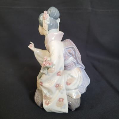 Lladro Porcelain Geisha Figurines (D-EL)