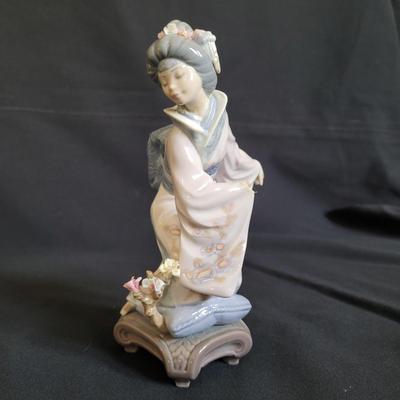 Lladro Porcelain Geisha Figurines (D-EL)