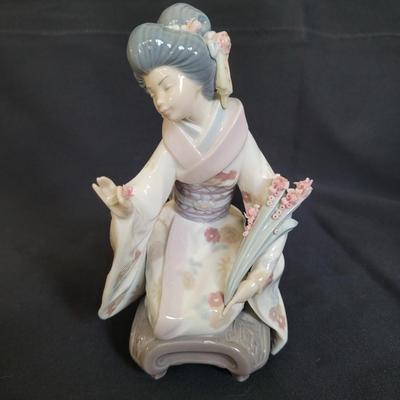 Lladro Porcelain Geisha Figurines (D-EL)